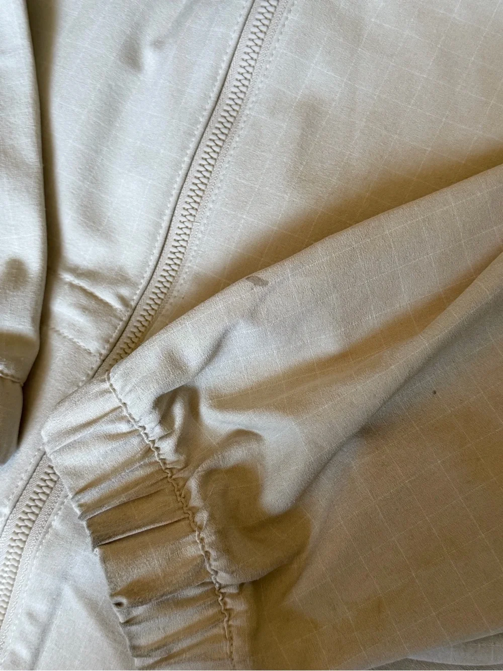 adidas men’s Beige Lightweight golf jacket size m